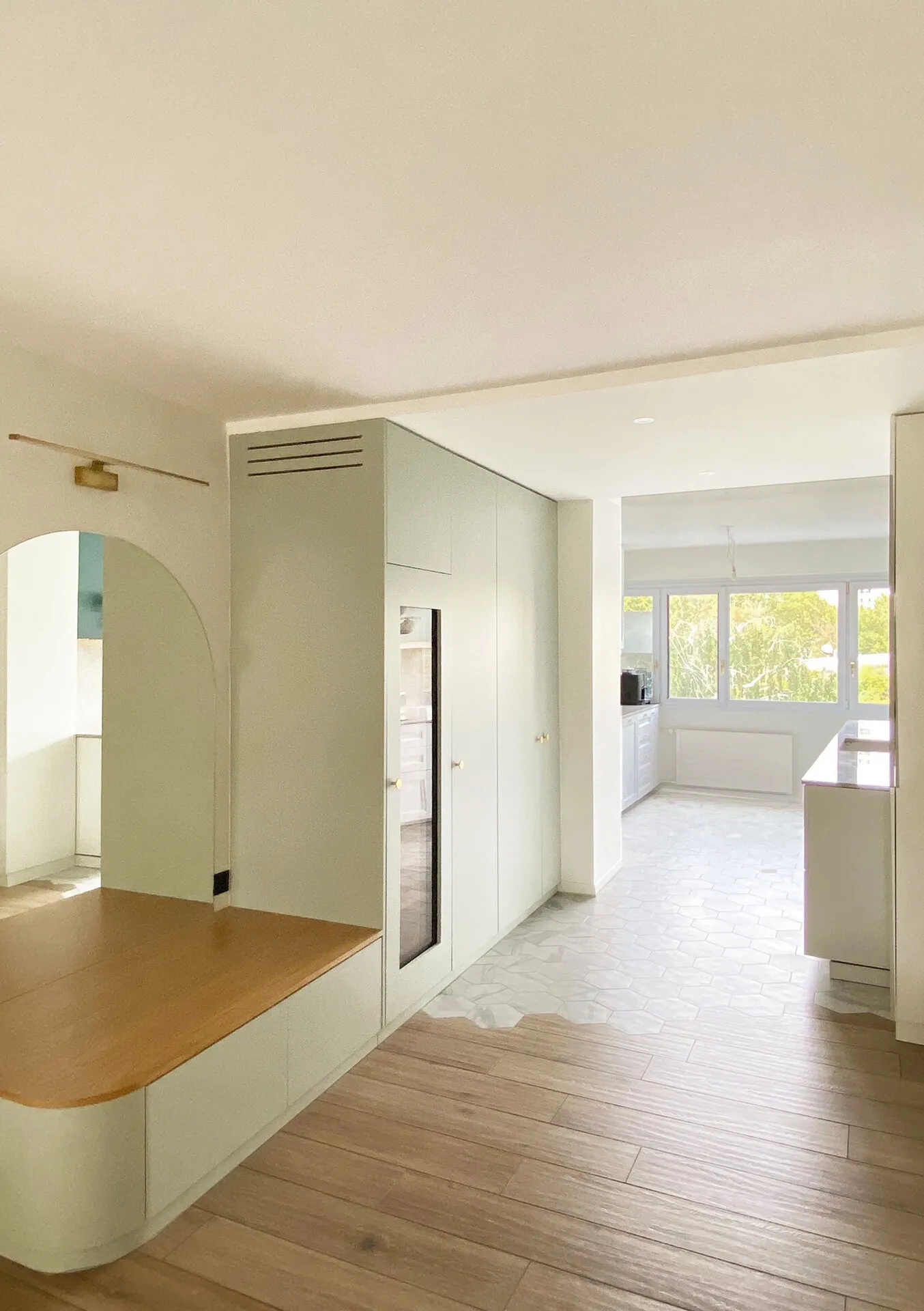 Remodelação integral de apartamento no Porto — sala renovada