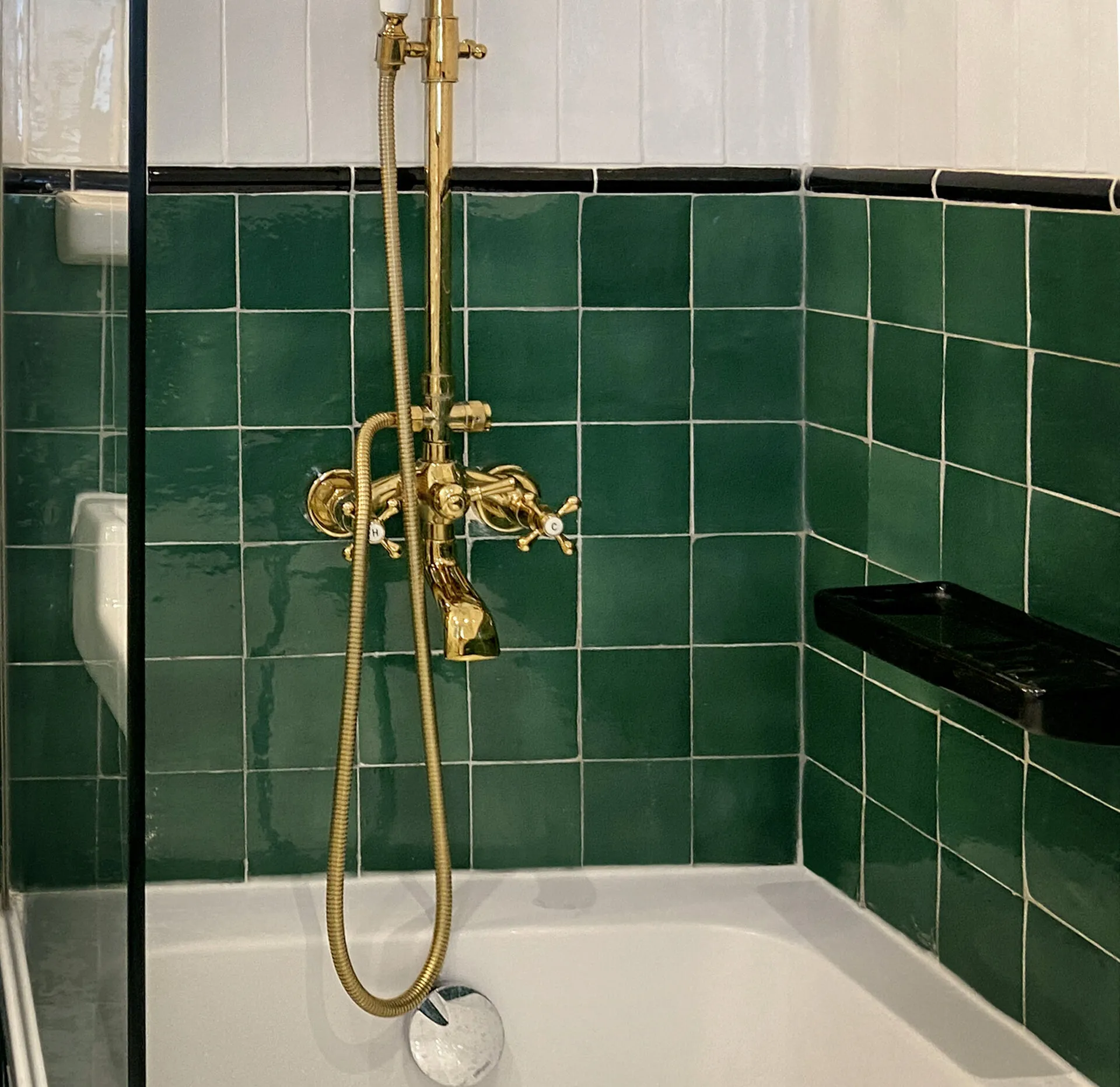 Casa de banho renovada com design moderno no Porto